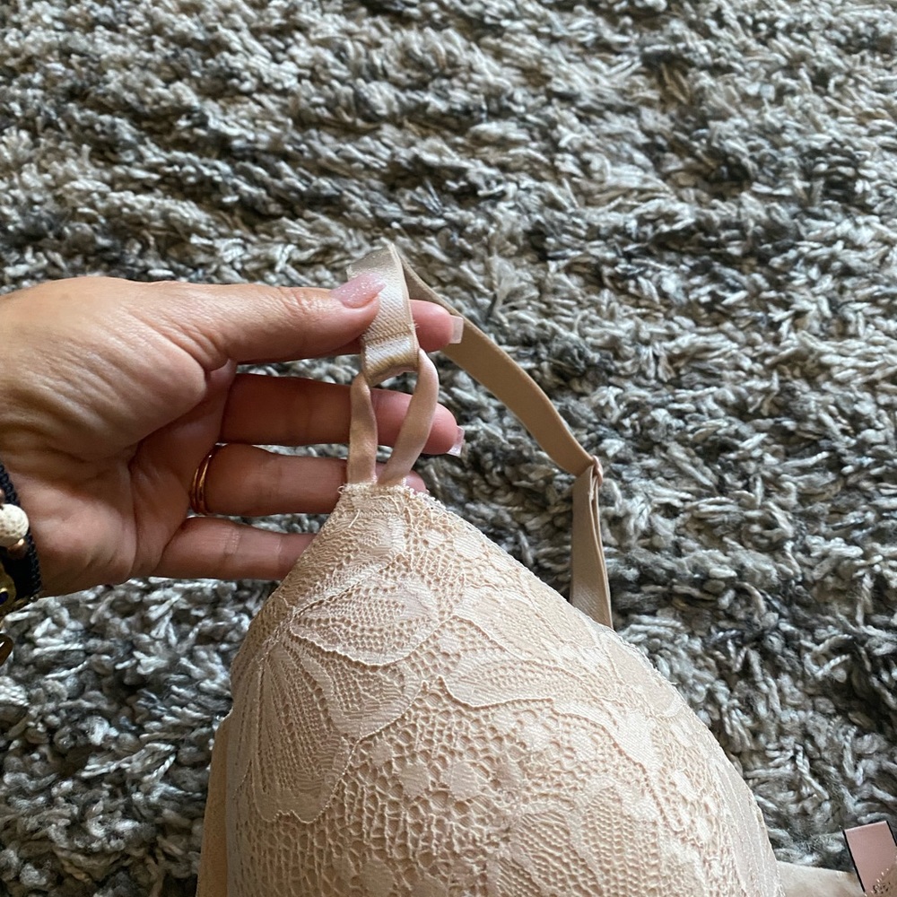 Victoria Secret Bra - Picture 2 of 3